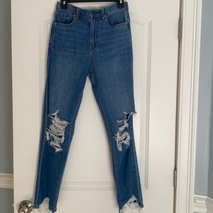 AMERICAN EAGLE MOM JEANS